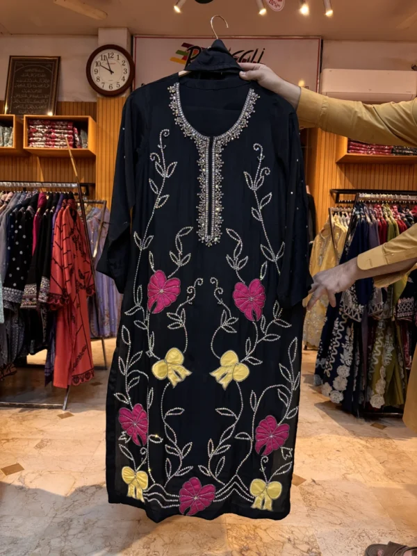 Elara Silk Patchwork & Handmade Embroidered 3PCS – RG34 (Black) Elara Silk Patchwork & Handmade Embroidered 3PCS – RG34 (Black)